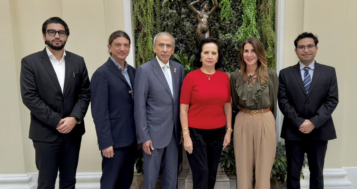 unifimex's tweet photo. #UNIFIMEX continúa trabajando para fortalecer al sistema financiero mexicano, el día de hoy nos reunimos con @FundacionIMEF para analizar los resultados de la encuesta que hicimos a instituciones financieras.
¡Esperen próximamente el lanzamiento de este valioso estudio!🙌🏻 https://t.co/lvwKVuJsqC