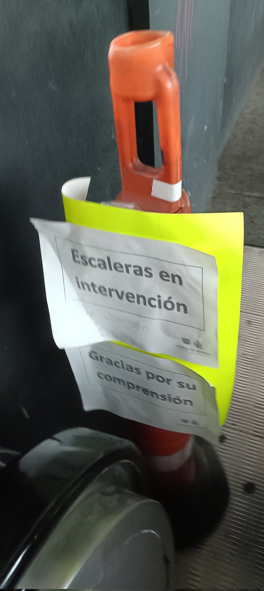 MaricelaGrallet's tweet photo. @MetroCDMX Es increíble que TODAS las escaleras del Paradero Indios Verdes lleven más de 1 año en reparación. Se ha denunciado desde el año pasado y sigue sin resolverse. Las PcDiscapacidad pagan las consecuencias. inaceptable no garantizar la movilidad para todas las personas https://t.co/1xEdWVYeYK