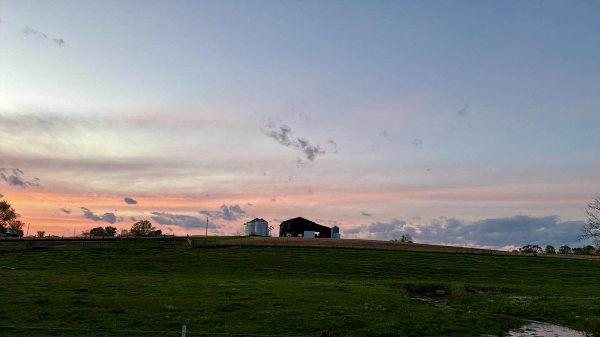 BrandiRMassie's tweet image. Loved the sky this evening 🌞 #sunset #kywx @Kentuckyweather