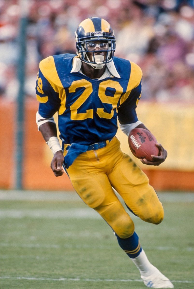 FB_Helmet_Guy tweet media