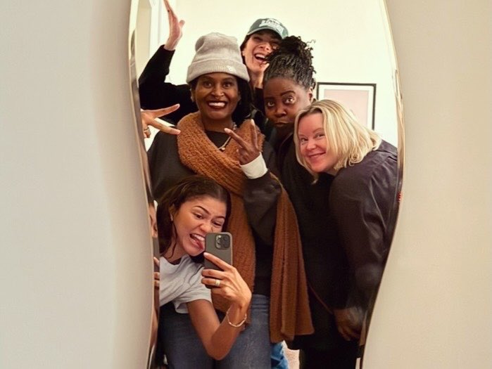 thinking about how many mirror selfies she’s taken that we haven’t seen yet…