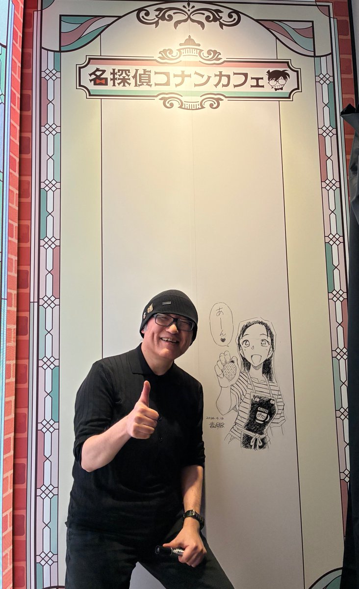 青山剛昌先生が池袋会場にご来店！
壁にイラストを描いていただきました！
【東京／グランドスケープ池袋】会場にて貴重なイラストを本日からご覧いただけます。
※設置場所の都合上、飲食利用のお客様に限りご覧いただけます。

conan-cafe.jp
#名探偵コナンカフェ