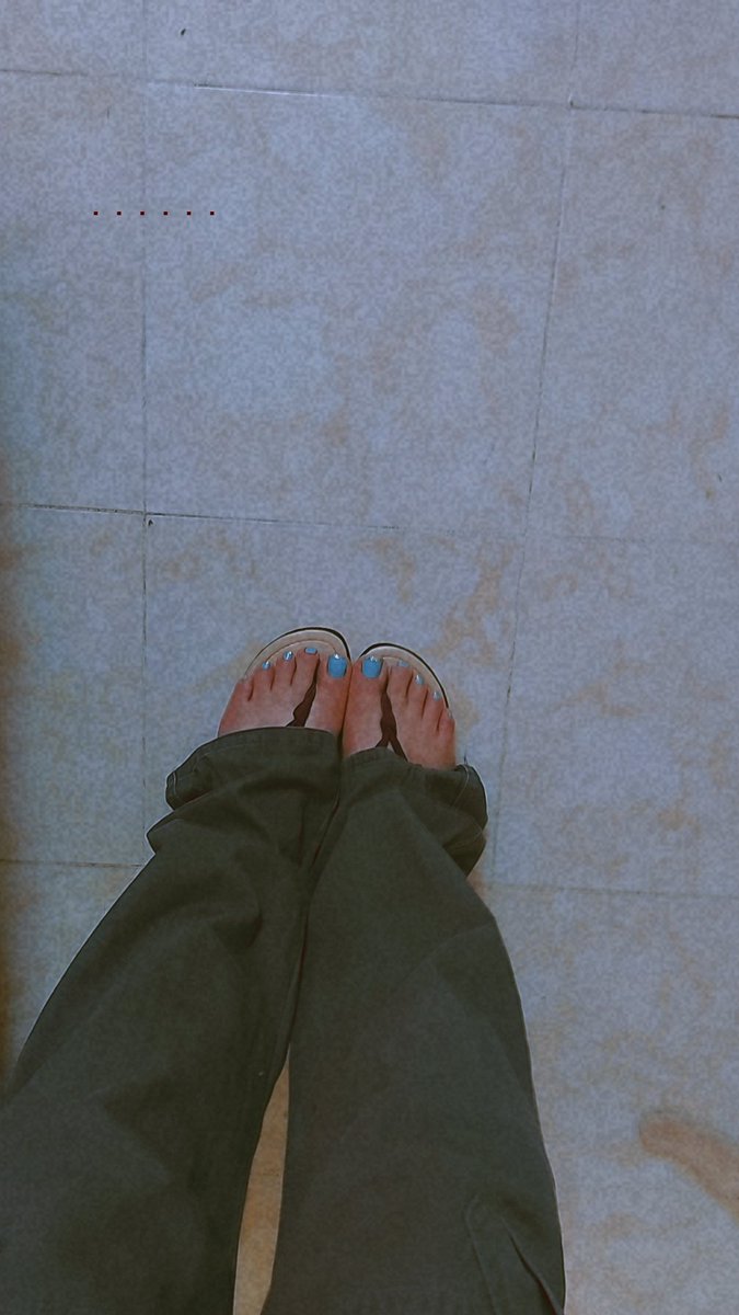 sonoma220's tweet photo. Holi👣🙈🫶🏻 #feetِ  #feetfetısh https://t.co/8wkMwVa1om