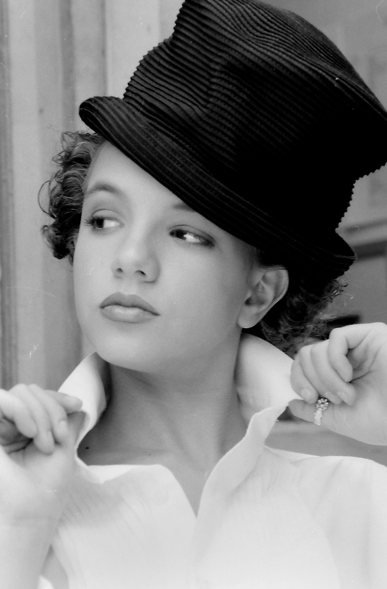 brave_britney's tweet photo. Queen @britneyspears by David Baren (1995) ๐ท https://t.co/HoOBhAMzJL #britneyspears #bravebritney #bravebritneyfansite #bravebritneybybritneyonlinenet https://t.co/xEqE653m3W
