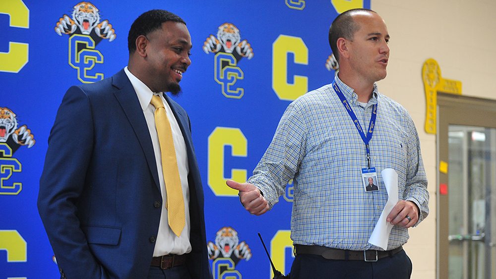 YourSportsEdge1's tweet photo. Caldwell County introduced its new boys' basketball head coach on Thursday, selecting Kortez Ivory of Christian County to lead the Tigers.

https://t.co/13EgxyJWj5 https://t.co/ZHfY6fqE3I