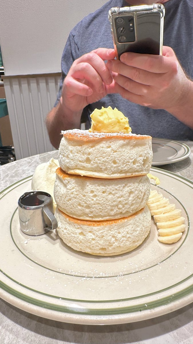 SmileThippy's tweet image. ꒰՞ɞ̴̶̷̥⩊ɞ̴̶̷̥꒱֯  Life is short … eat the pancakes first 🥞 Fluffy Premium Pancakes with Iced Taro Latte, Iced Matcha Latte  🥞· ₊˚ ӵᵘᵐᵐᵞ💕😋
#GramCafePancake #Sydney #Yummy