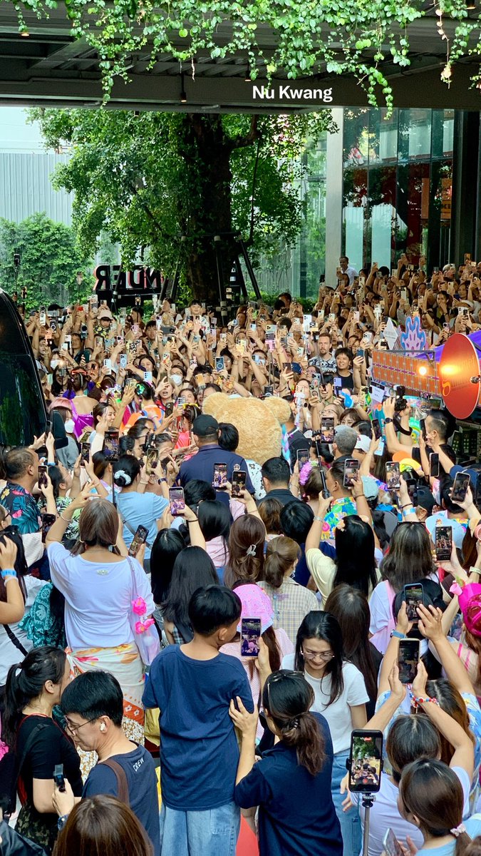 ใจของพวกเราทุกคนยังเล็กกว่าใจของน้องเนยดวงเดียวเลย

แต่ใจของพวกเราทุกคนจะห้อมล้อมน้องไว้แบบนี้เสมอไปนะคะ 

#Butterbear