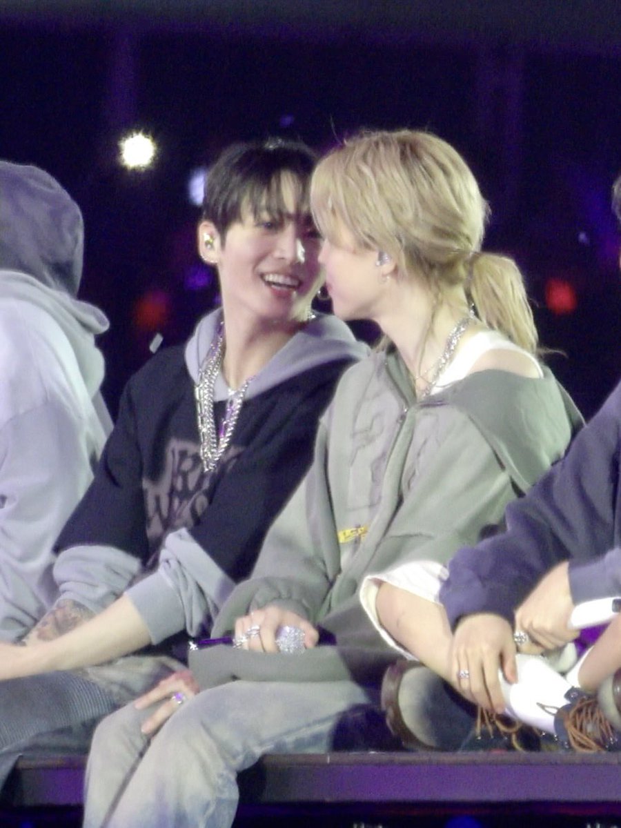 ☺️💐 shira. tweet media