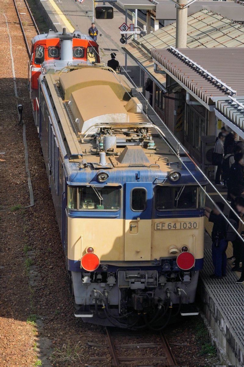 k87t_'s tweet photo. 配9821 EF64 AT入場(廃車回送)
DE10-1700+EF64-1030

2026/04/17 @土崎 https://t.co/uxDpsccYMV