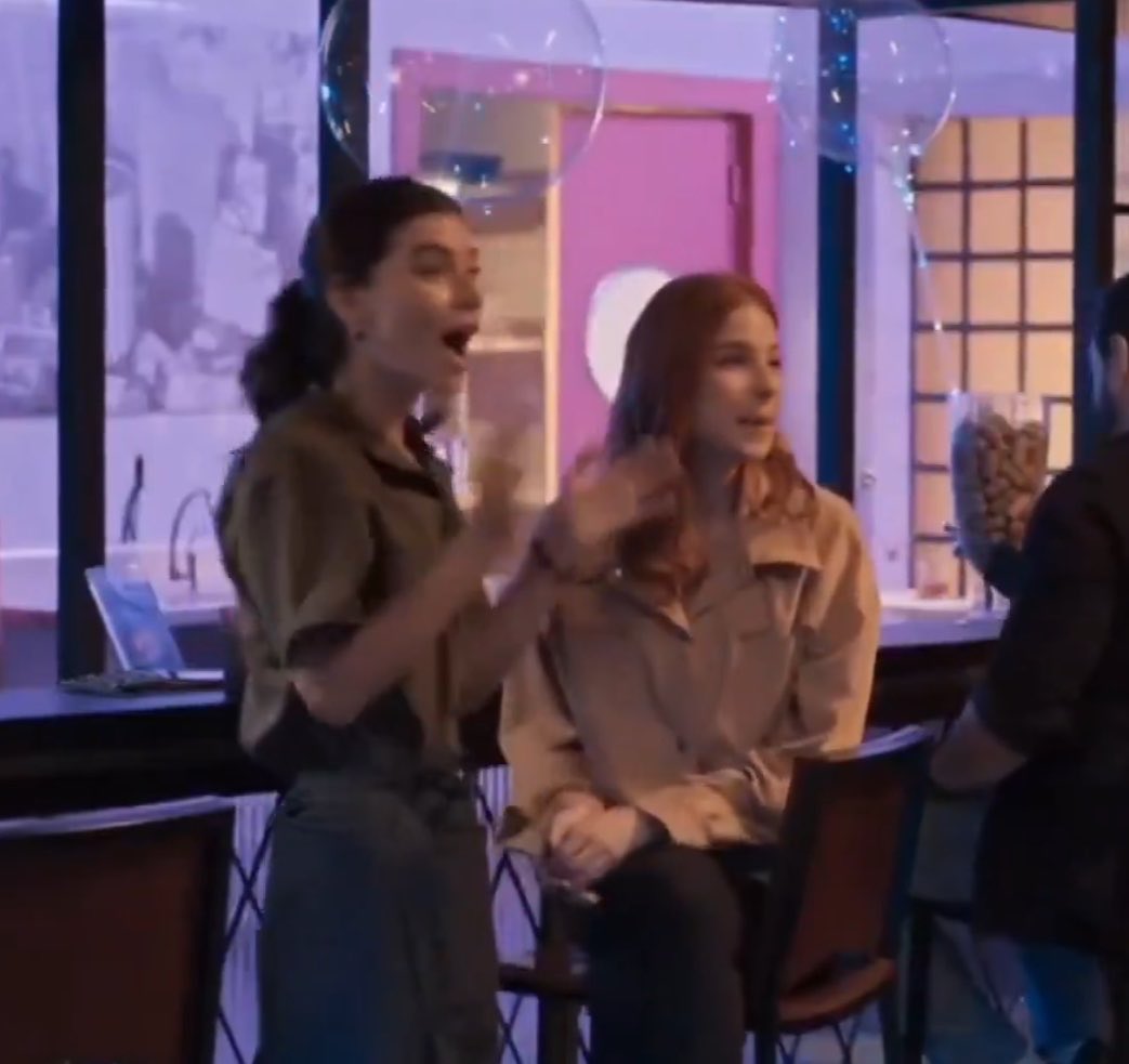 morrendo com elas assim depois dos pais da juquinha quase escutarem as atrocidades que elas estavam falando segundos antes KKKKKKK disfarcem meninas