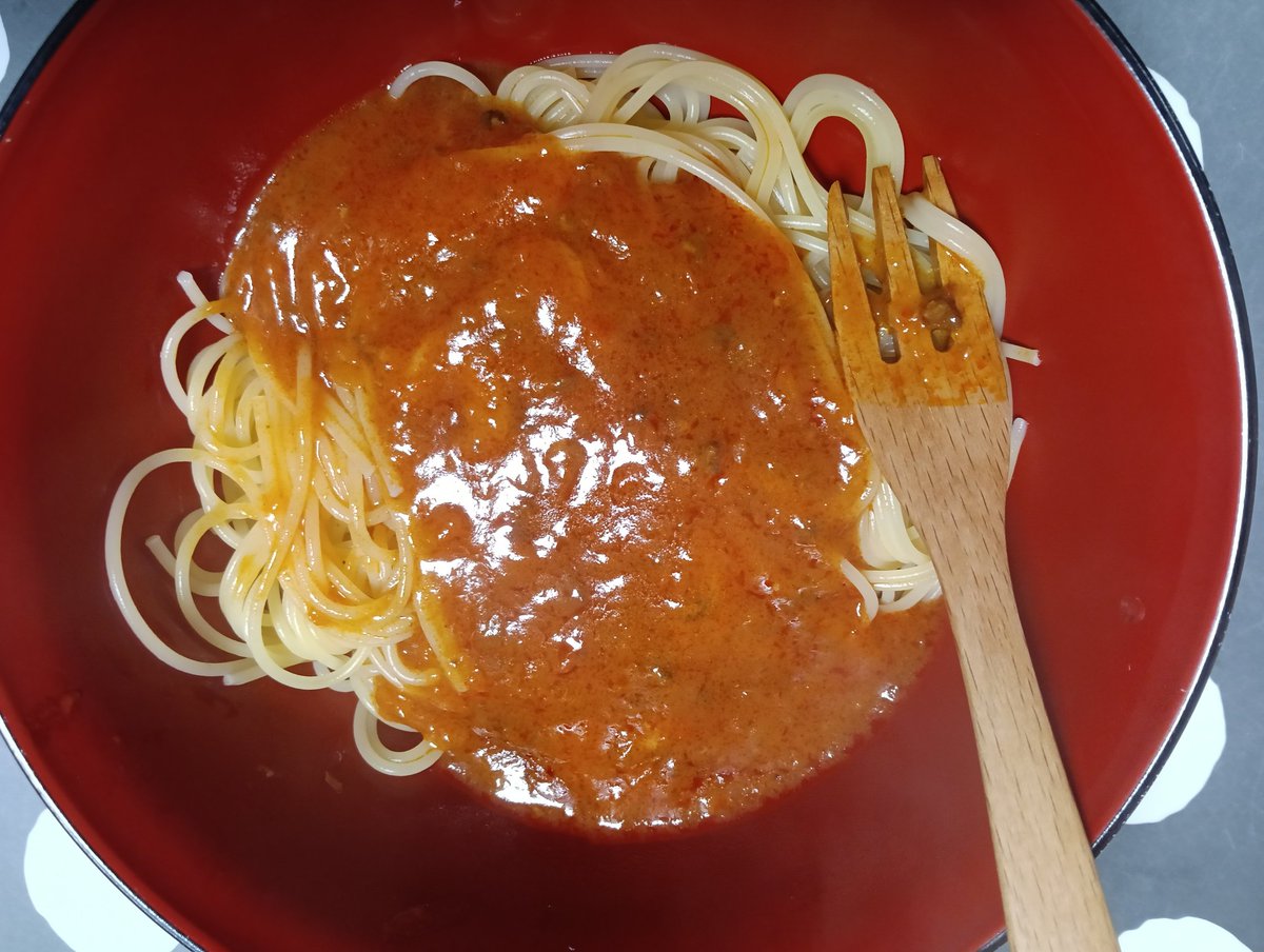 atsuojisan55's tweet image. 今日の朝ごはん
保存食用ボックスから期限過ぎの完熟トマトのミートソース３袋入りが何個か出て来た。
中3日くらいで食べる予定

#完熟ミートのトマトソース
#無印良品
#REGALO　#レガーロ
#サラダクラブ
