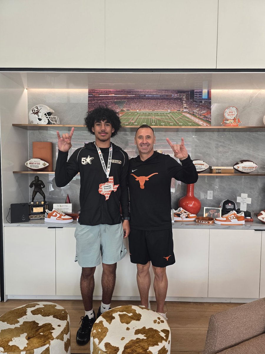"Don't Mess with Texas." 🤘🏽🤠🤘🏾<a href="/TexasFootball/">Texas Football</a> <a href="/InsideTexas/">Inside Texas</a> <a href="/247Sports/">247Sports</a> <a href="/ChadSimmons_/">ChadSimmons</a> <a href="/JonSantucci/">Jon Santucci</a> <a href="/adamgorney/">Adam Gorney</a> <a href="/ZBlostein247/">Zach Blostein</a> <a href="/CoachSark/">Steve Sarkisian</a> <a href="/CoachNansenUT/">Coach Johnny Nansen</a> #bEGreat #EGscholarshipfactory <a href="/EauGallieHC/">Coach Sands</a> <a href="/MelanieJon21066/">Melanie Jones</a>