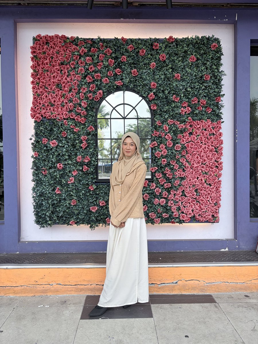 itszatyy's tweet photo. Sumpah tak menyesal beli baju ni. Material kain dia sangat breathable dan tak panas langsung, sesuai sangat dengan cuaca kita sekarang. Pakai seharian untuk OOTD kat luar pun masih rasa fresh dan selesa. Tekstur kain dia pun nampak mahal! ✨���️ 

https://t.co/GZNi0XXuyE

#ootd https://t.co/RPe9JMJN42