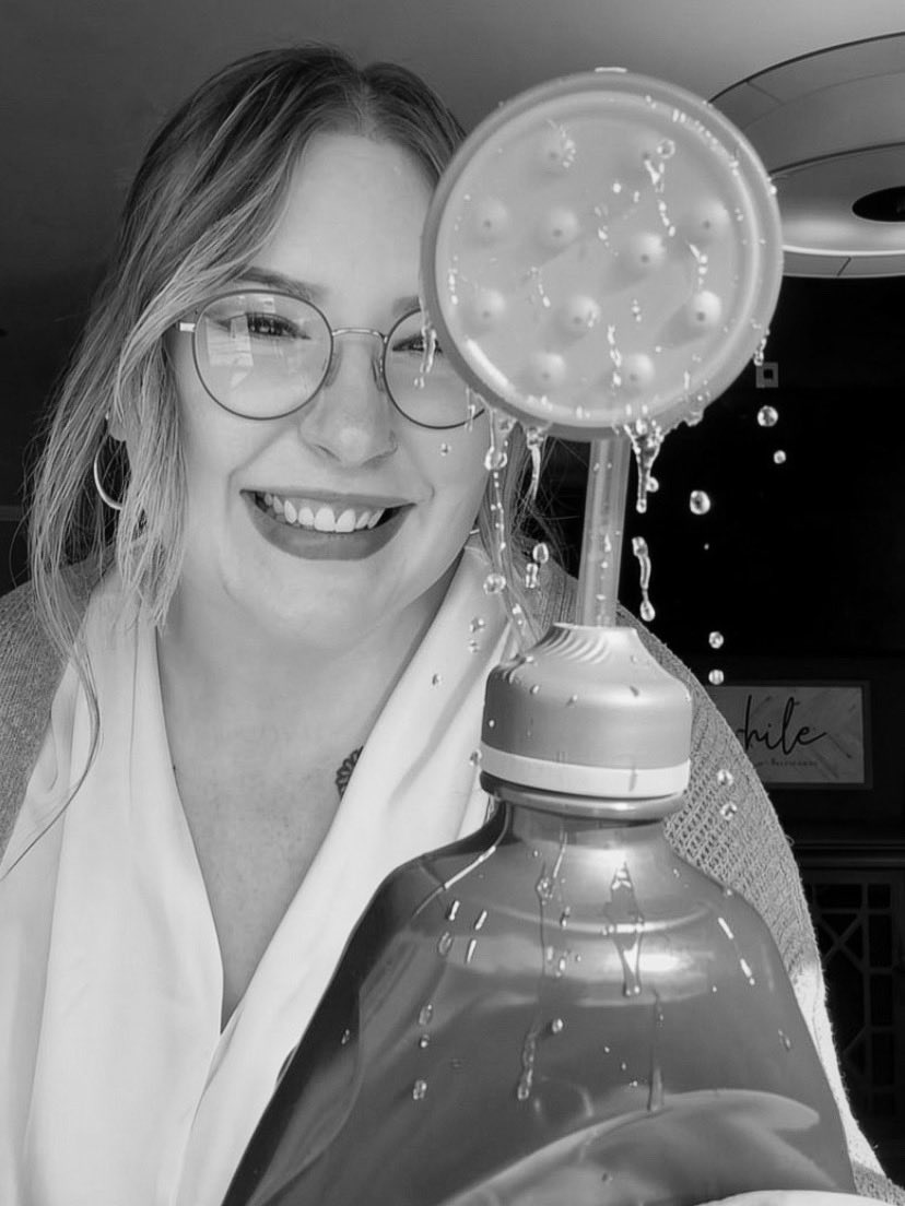 deerfield_place's tweet image. Prepping for our Seeds &amp;amp; soil event this month!
Did you know they have special watering cans for seedlings?🌱 Now you know! 🤔 

#herbs #planting #seeds #residentevents