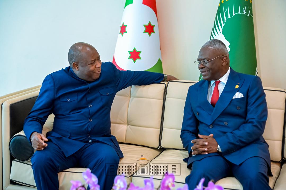 JClaudeNshimir's tweet photo. Le Chef de l'Etat #Burundi-ais &amp; Président en exercice de @_AfricanUnion, SE @GeneralNeva, est arrivé à #Brazzaville via l’aéroport #Maya_Maya. Il a été reçu par le PM Anatole Collinet Makosso et prendra part à l’investiture du Président Denis Sassou Nguesso.
@UN
@antonioguterres https://t.co/8r1BbZGJ7i
