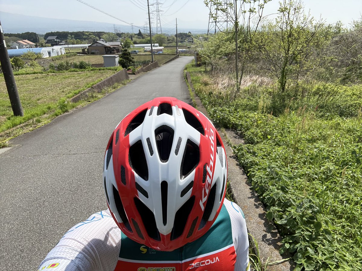 最近暖かくなって来ました🥵そんな日は<a href="/OGK_KABUTO/">Kabuto/オージーケーカブト</a> 様のFLEX-AIRを使用しています。通気孔が多く熱を外に逃がしてくれてとても涼しい。そして軽量！また、消臭繊維MOFF（モフ）をベースに撥水加工が施されており、顎紐に汗が染み込みにくく最後まで集中してトレーニング出来ます！<a href="/levantefuji/">レバンテフジ静岡</a>
