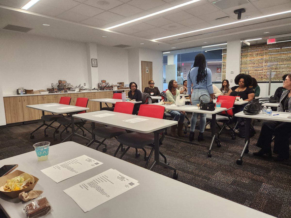 DetroitNABJ's tweet photo. Our thanks to @Local4News  and our VP-Broadcast @aprilmortontv for hosting tonight's @DetroitNABJ monthly meeting. And, we had tacos! 🌮 @NABJREGION2 https://t.co/Gd9EwNcQyL
