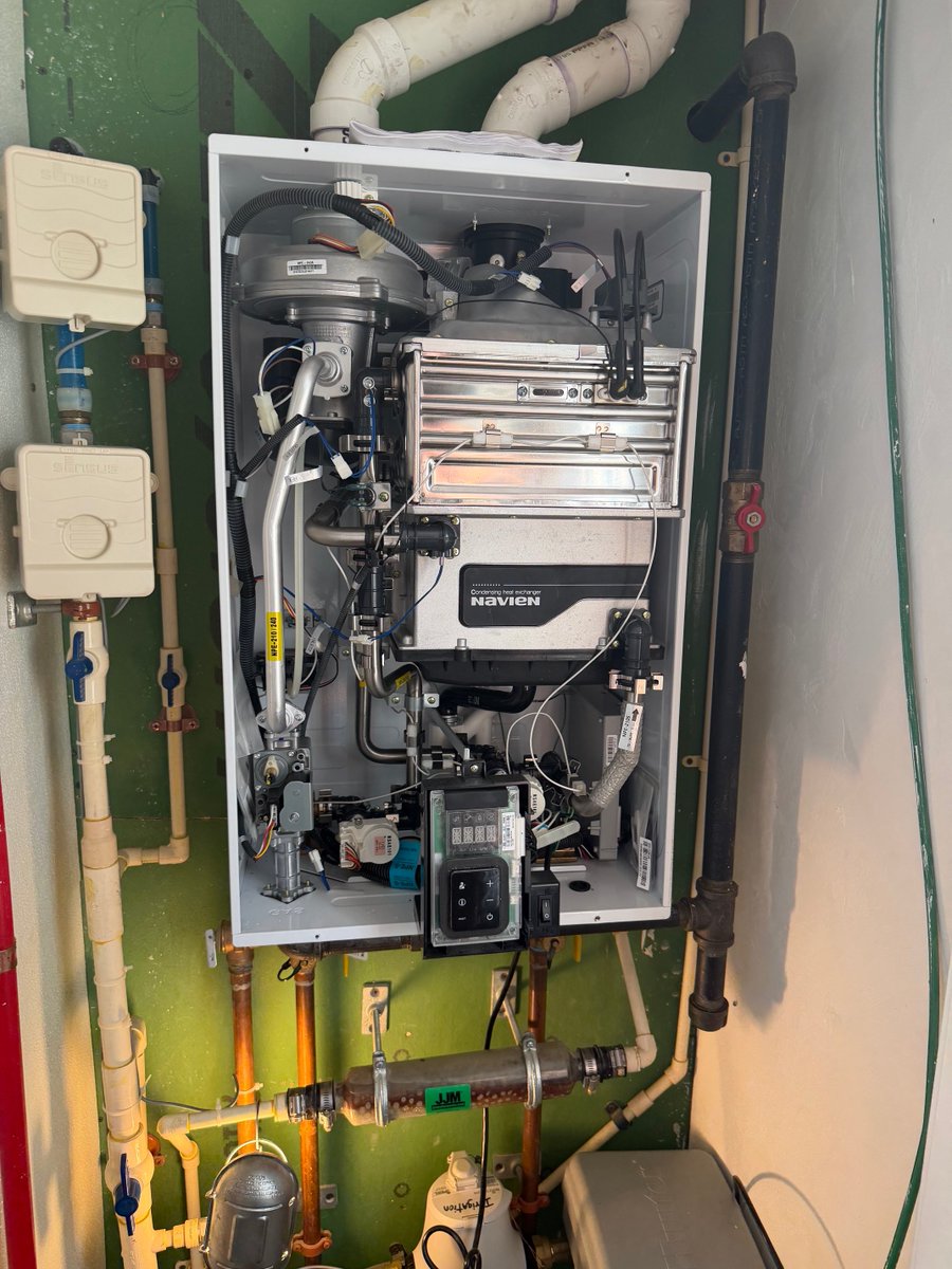 ICMechanical's tweet photo. 🔧 Tankless Water Heater Maintenance Matters!
That dirty filter 👆 is what your system is breathing in every day…
When airflow is blocked, your unit works harder, loses efficiency, and can break down sooner.
📞 617-908-5780
💻 FREE quote online: https://t.co/rhZWFkzyUS https://t.co/hL2OHQRvVG