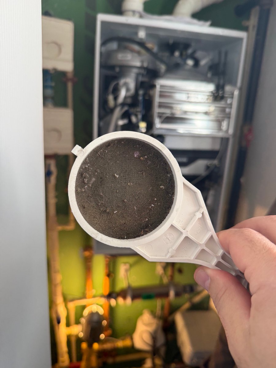 ICMechanical's tweet photo. 🔧 Tankless Water Heater Maintenance Matters!
That dirty filter 👆 is what your system is breathing in every day…
When airflow is blocked, your unit works harder, loses efficiency, and can break down sooner.
📞 617-908-5780
💻 FREE quote online: https://t.co/rhZWFkzyUS https://t.co/hL2OHQRvVG