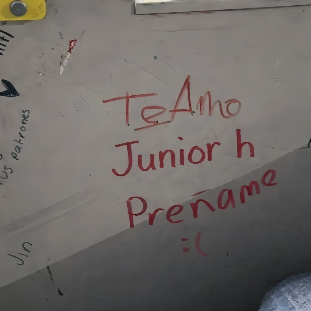 nocontextJnrh's tweet photo. quién fue https://t.co/gGYrXrhiah