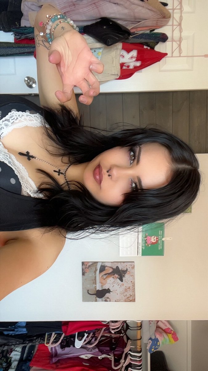 Stop texting me that ur obsessed, I get it!!! Start sending instead😚
#subs #findom #FinancialDomination #spoiled #findomdrains #small #petite #footfetısh #model