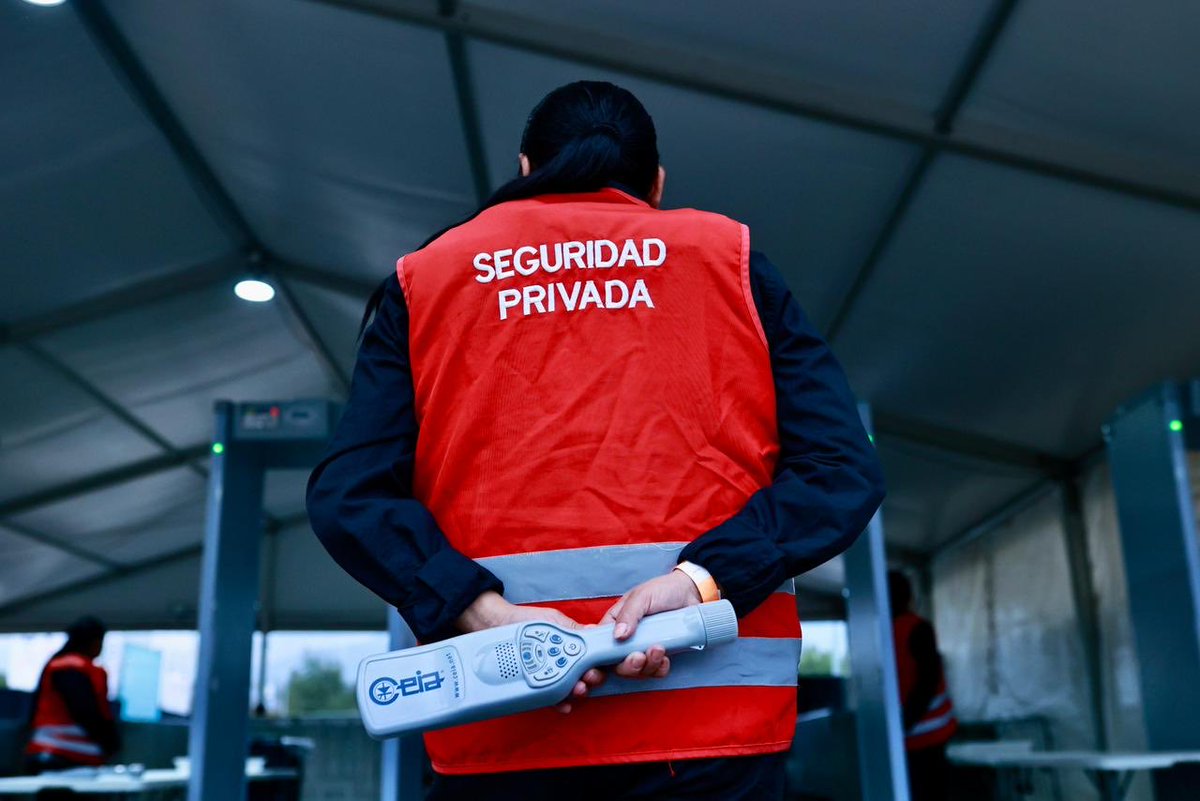 SubPrevDelito's tweet photo. En el marco de la Ley de Seguridad Privada, equipos de la Subsecretaría de Prevención del Delito realizaron una fiscalización intensiva previo al concierto de Laura Pausini, con el objetivo de verificar el cumplimiento de la normativa vigente en el recinto.

Estas acciones buscan reforzar la prevención y asegurar que las medidas de seguridad se implementen correctamente, resguardando a todas las personas asistentes y dando cumplimiento a la ley.