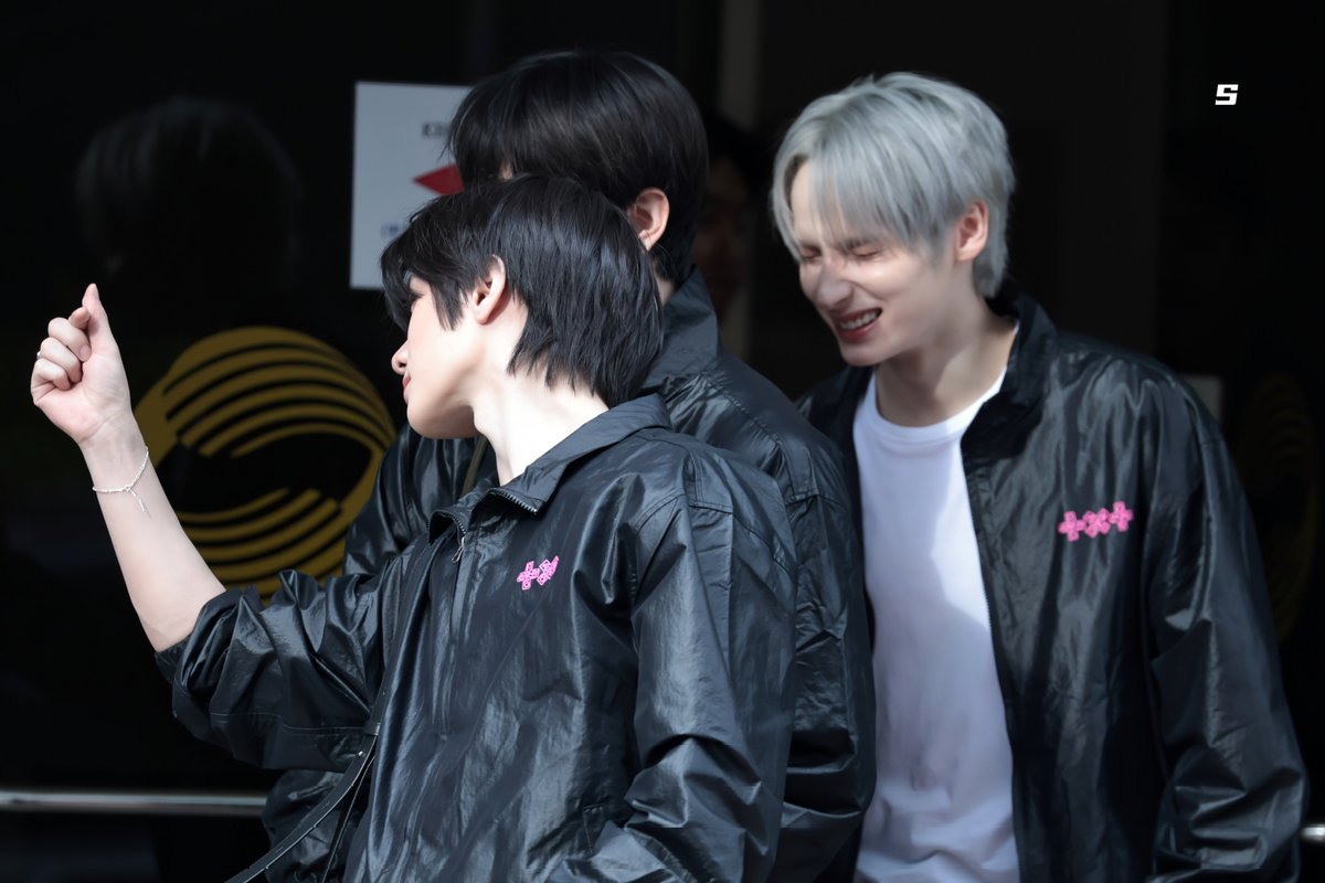 rr_ss_77 tweet media