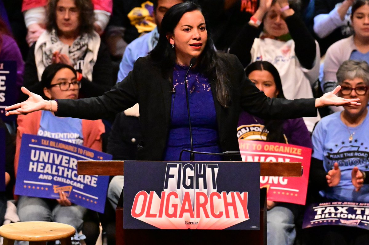 MeidasTouch tweet media