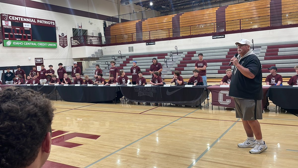 Coach Sos introducing our incoming 9th graders!

#BONS
#PhysicalSmartRelentless