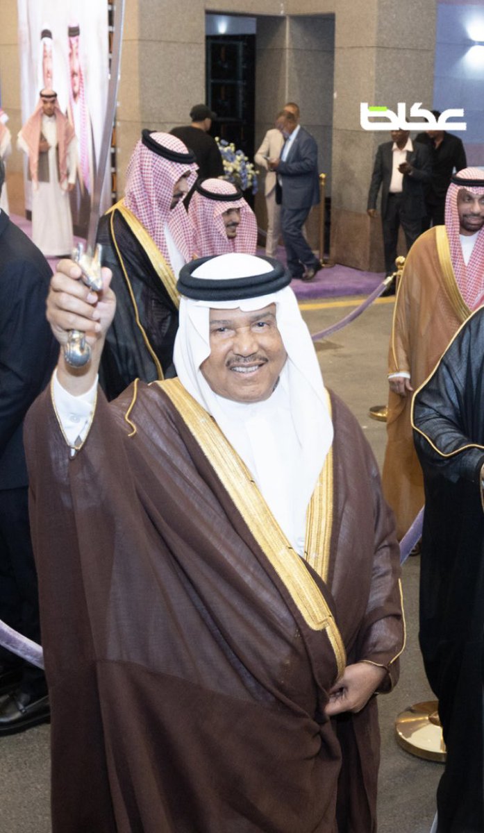 الأمير خالد بن عبدالله بن عبدالعزيز آل 
سعود في مناسبة زواج بدر ابن فنان 
العرب الأستاذ #محمد_عبده ❤️❤️