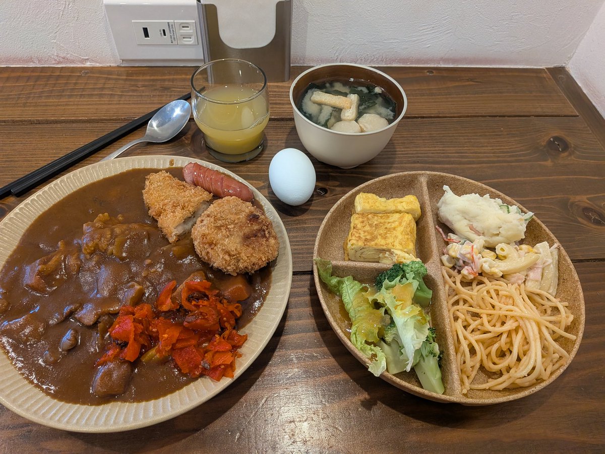 ishizuka_ryo's tweet photo. 昨晩は久しぶりに平日飲みに出ました。
よったん家の焼鳥が旨しでした。
スナックも楽しかった⤴️
今日は有給休暇。朝食にコスモスランチでバイキングを食い、王子総合病院🏥
大嫌いなMRIで脳ミソの検査⤵️
頑張ります。おはようございます☀
#居酒屋よったん家　#ちゃお
#cosmoslaunch　#王子総合病院 https://t.co/1yvnnrRJw1