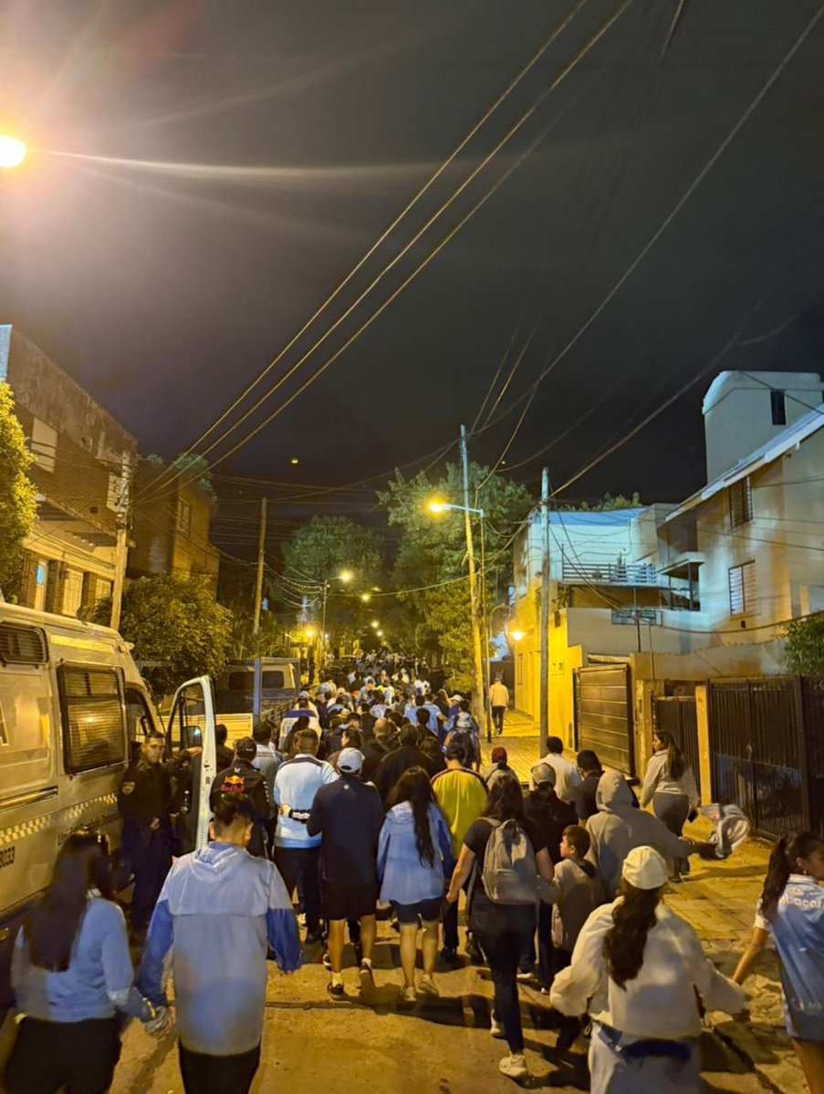 Aún no dimensionamos lo que es llevar más de 1000 personas a la Argentina. 
Definitivamente lo que es la hinchada de Macará es una cosa totalmente fuera de lo normal.