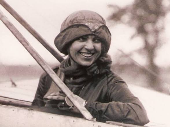 TammiMinoski's tweet image. #OTD 1912: #HarrietQuimby became the first woman to fly across the English Channel. In 1911 she was awarded a US pilot's certificate by the Aero Club of America, becoming the first woman to gain a pilot's license in the US. nationalaviation.org/our-enshrinees… #AviationHistory #WomensHistory