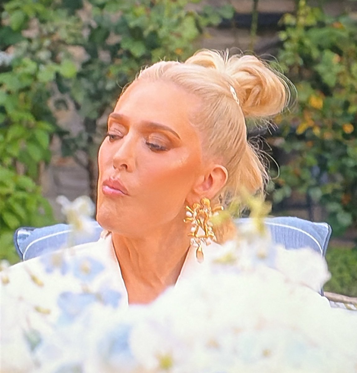 OolaFanForever's tweet image. This one is upset about her terrible hairdo, if she’s not, she should be. #RHOBH #Bravo