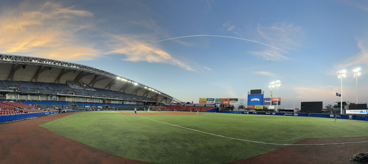 charrosbeisbol's tweet photo. Última práctica antes del arranque de #LaLigaMásFuerteDeMéxico🤠🔵 https://t.co/1Bv101HRVx
