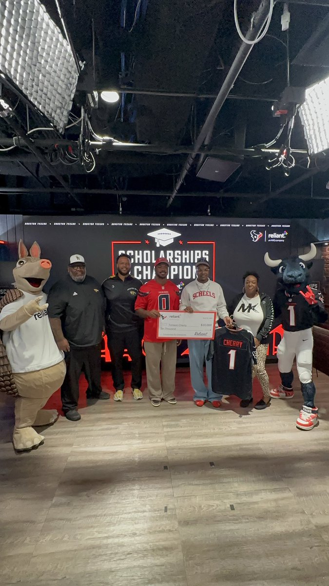 MrCoachShepard's tweet photo. Congratulations to @TorreonCherry11 &amp; a HUGE Thank you to the @HoustonTexans @HISDAthletics @AndreWalkerI This is special to me because this young man has been with me 4 years &amp; I am very proud of his growth &amp; the young man he is becoming. #TOGETHER🐯🏀  @SHMSTC @TigerHoopsHMSTC https://t.co/4B3JzXBnRW