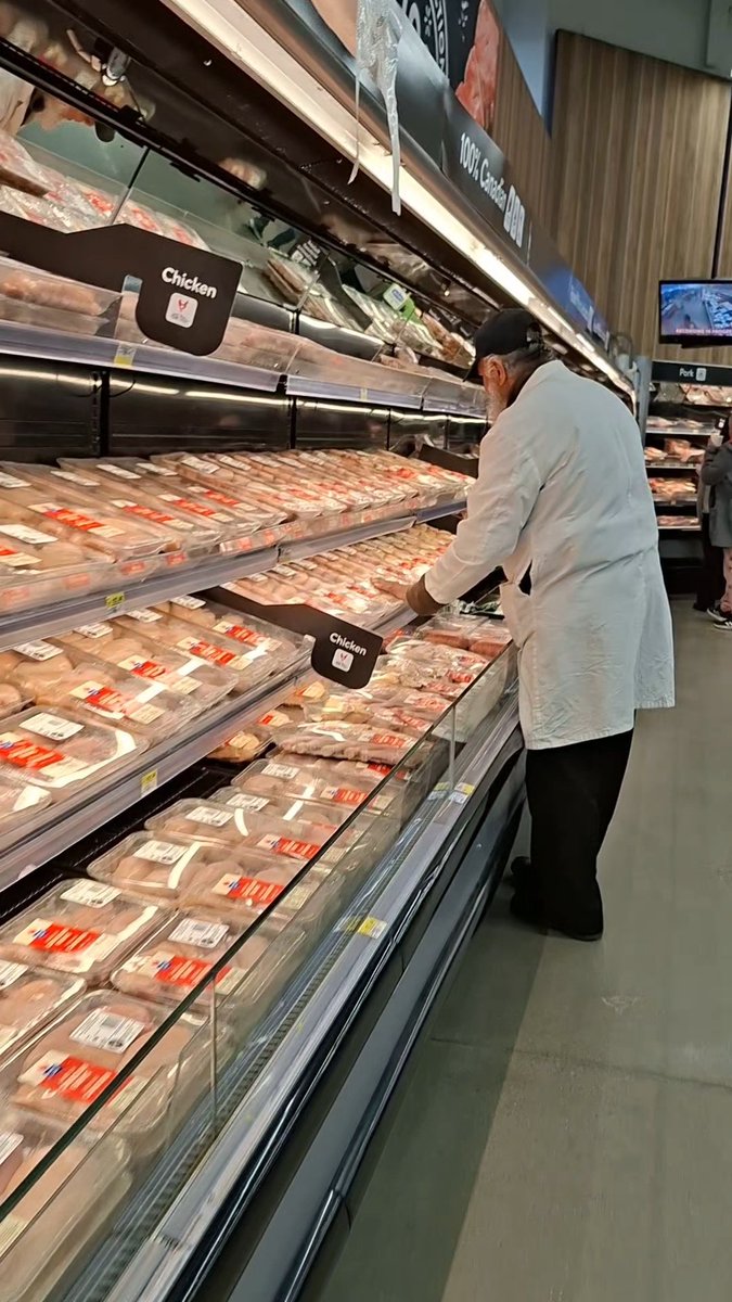 Meat prices out of control?

youtube.com/shorts/AKQtrDK…
#Canada
#costofliving
#meatprices
#clonedmeat