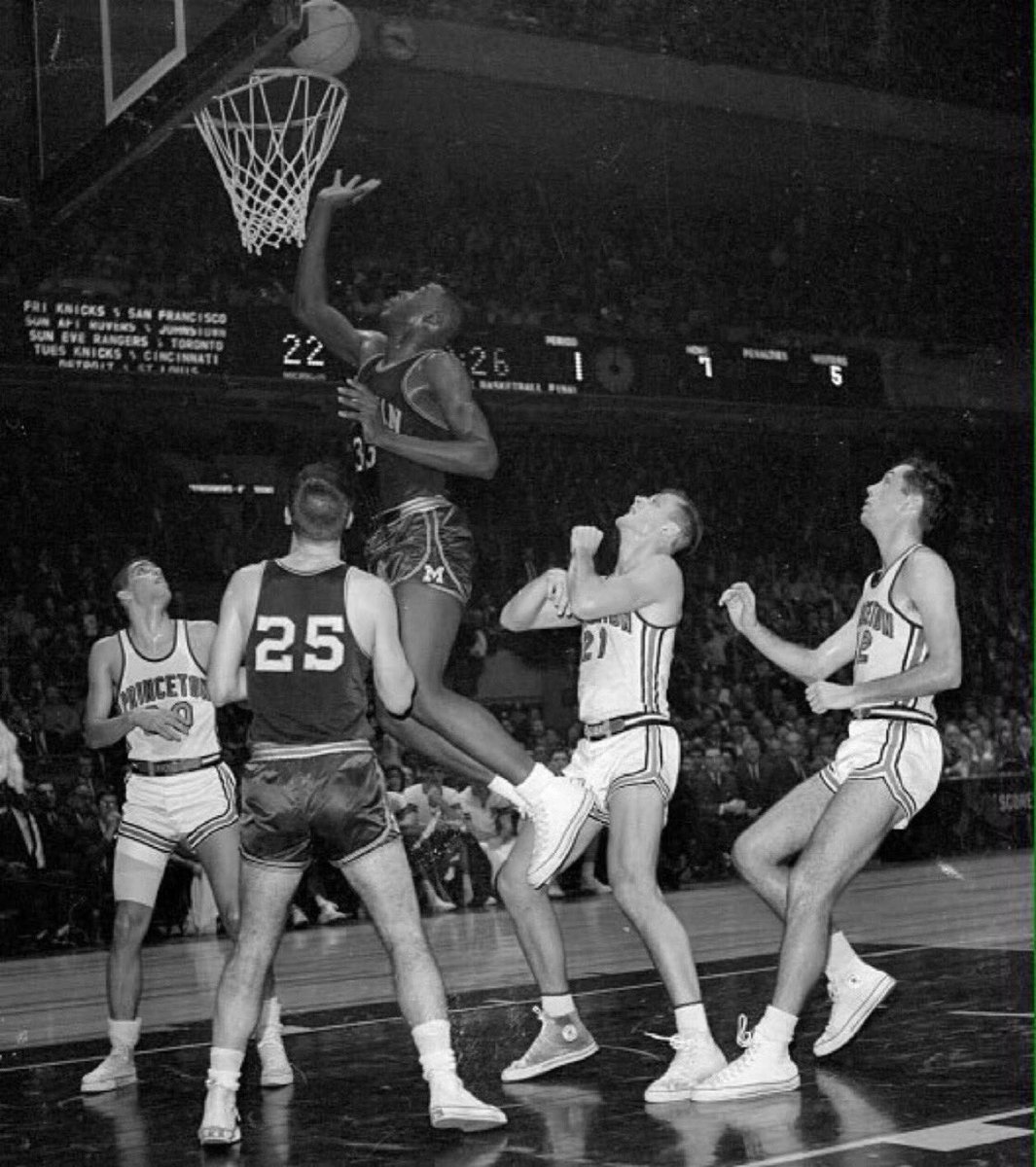 sigg20's tweet image. “Old Days”Cazzie Russell scores as Bill Bradley(far right)looks on during the Classic 1964 Princeton-Michigan Matchup in the Holiday Festival at the “Old”Madison Square Garden.#NYC #princeton #Michigan #MSG #1960s #Knicks