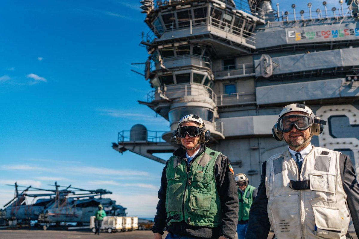 SA_Defensa's tweet image. 📍Chilean EEZ (🇨🇱)

President @joseantoniokast visited the USS Nimitz (CVN-68) as she transitioned through Chilean waters as part of #SouthernSeas2026.