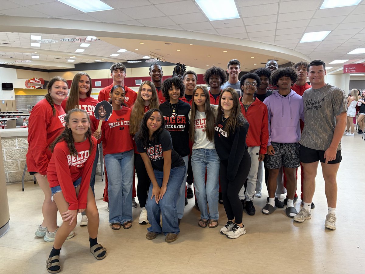 LadyTigerTrack's tweet photo. Walk the Halls!! Excited for these athletes that are competing in the 15/16 5A Area Track Meet tomorrow in Corsicana! Go Tigers!! #TigerGrit @BeltonISDAth @BeltonTigerABC @BeltonHS https://t.co/it3KB6Jxp4