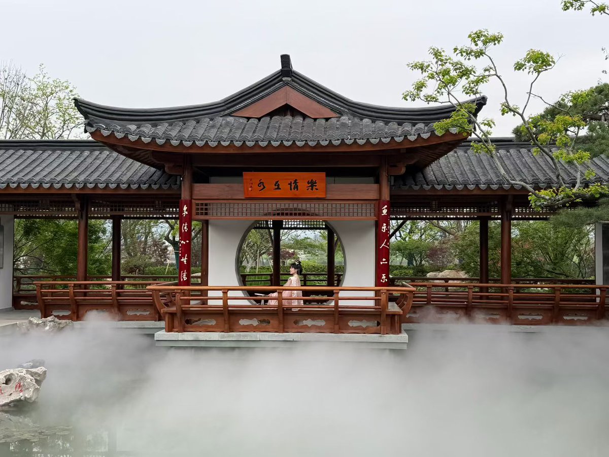 aroncheunga's tweet image. a #pavilion,  with "fog" ascending, looks like a paradise