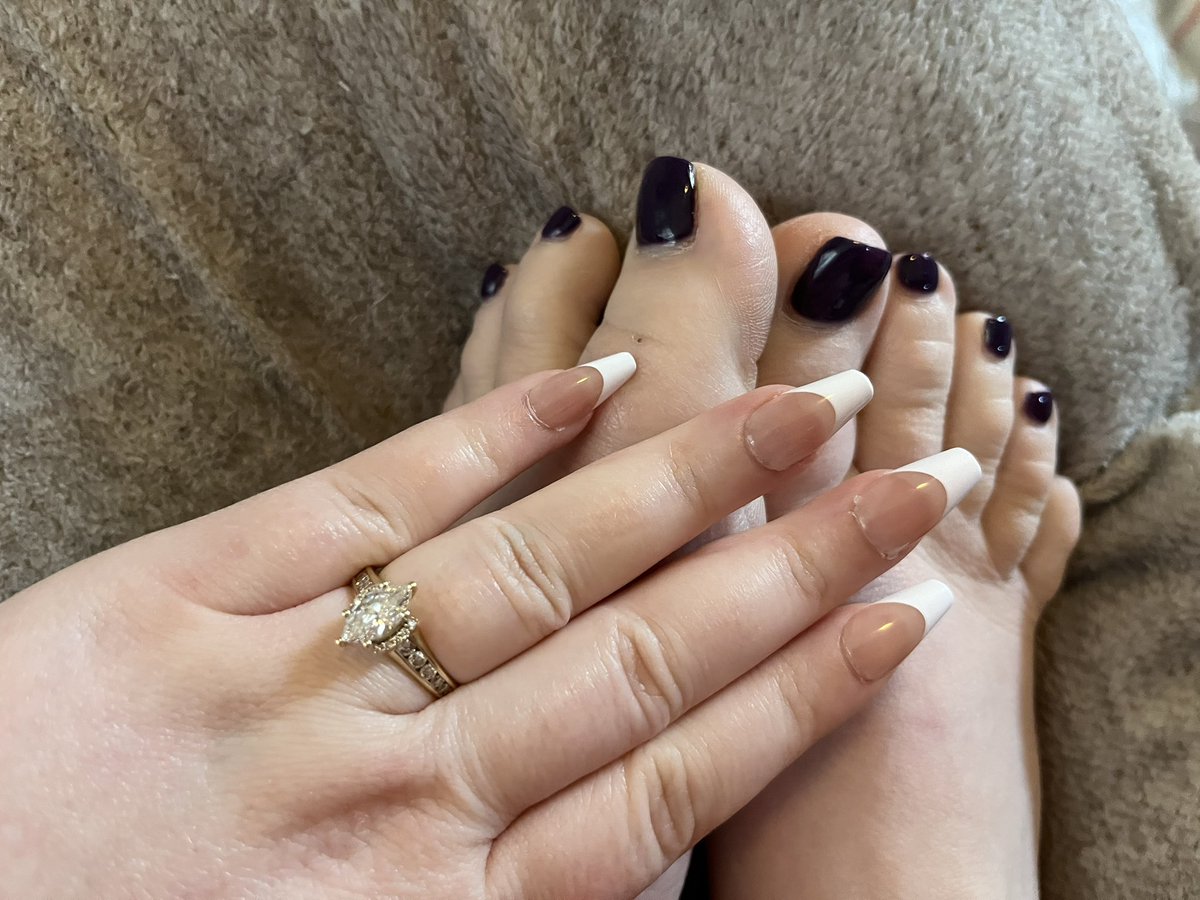 Everything on me is clean and pretty. 

Foot fetish, nail fetish, truly whatever femdom desires you have are met by me
🫶🏻