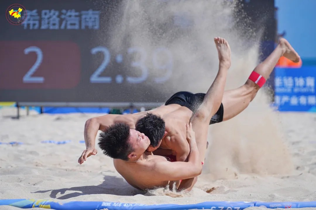 HainanToday's tweet image. Witness intense beach wrestling battles on Apr 28-29! Eight golds up for grabs on the final day.
Tickets: ¥50-150. Seats: 800.
#BeachWrestling #CombatSports #Sanya2026 #AsianBeachGames