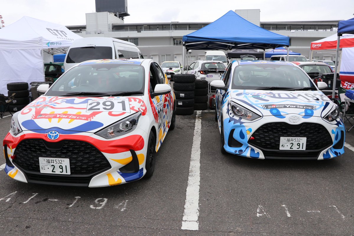 Netz_Fukui's tweet image. おはようございます！
#192はこんな感じのラッピングです！

そして、朝の練習走行無事終了！
昼からに備えます！
今回のメンバー達載せていきます

新型、清水。

#Yaris #Race #YarisCup #ヤリスカップ #鈴鹿 #トヨタ #ネッツトヨタ福井