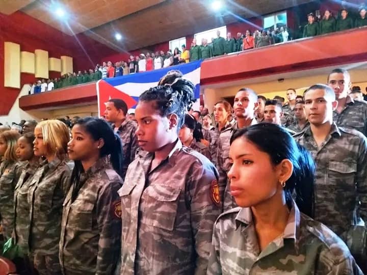 Emotiva gala político cultural desarrollamos en #Guantánamo para homenajear al Señor Ejército, que nació tras la victoria en #PlayaGirón, bajo las ódenes #95Raúl. Durante 65 años sus tropas han honrado esa historia con ejemplar heroísmo.
#CubaEstáFirme 
<a href="/DiazCanelB/">Miguel Díaz-Canel Bermúdez</a>