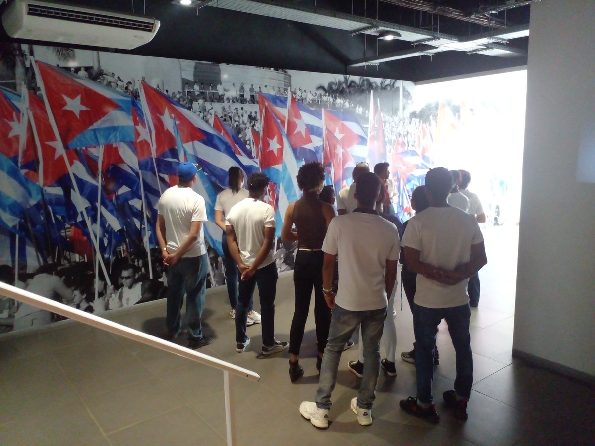 Hoy los  jóvenes de la #EIPP visitaron el Memorial de la Denuncia; una institución donde se puede apreciar, bien de cerca, todas las obras gestadas por el imperio para asfixiar a nuestra Revolución Socialista. La que hoy reafirma su decisión de ¡Patria o Muerte!
#CubaEstáFirme