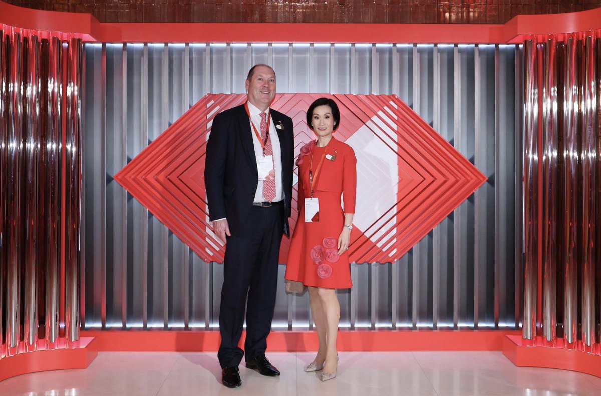FinanceMandarin's tweet photo. Ida Liu and Barry O'Byrne at the HSBC Global Investment Summit 2026. Ask Vienne Lee Finance Mandarin Wealth Management. #viennelee #financemandarin https://t.co/wSpaghSkKE
