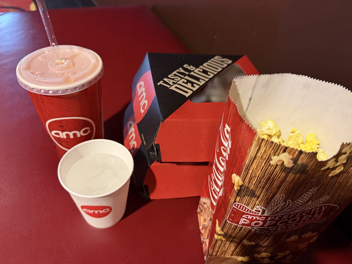 ProcseeGaming's tweet image. Back #atAMC to watch #LeeCroninsTheMummy #TheMummy really interested to watch this horror take on a classic. Let’s see if the film is as scary as advertised #AMC #AMCTHEATRES #AMCSTOCK #AMCNOTLEAVING #AMCNEVERLEAVING #AMC100K