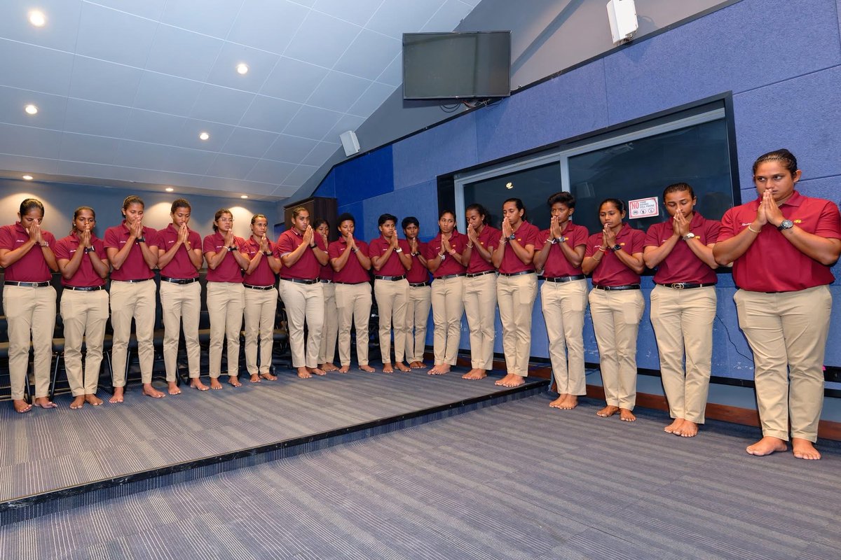 OfficialSLC's tweet photo. Departure Ceremony ✈️🇱🇰
The National Women’s Team sets off on their tour of Bangladesh 2026, filled with pride, passion, and determination. 💪
#SLvBAN #SriLankaCricket https://t.co/6udnzQto1e