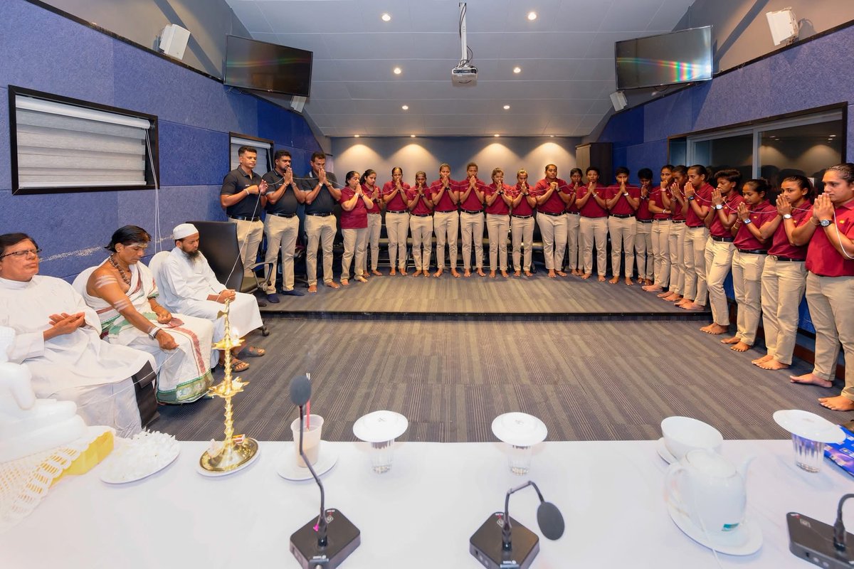 OfficialSLC's tweet photo. Departure Ceremony ✈️🇱🇰
The National Women’s Team sets off on their tour of Bangladesh 2026, filled with pride, passion, and determination. 💪
#SLvBAN #SriLankaCricket https://t.co/6udnzQto1e